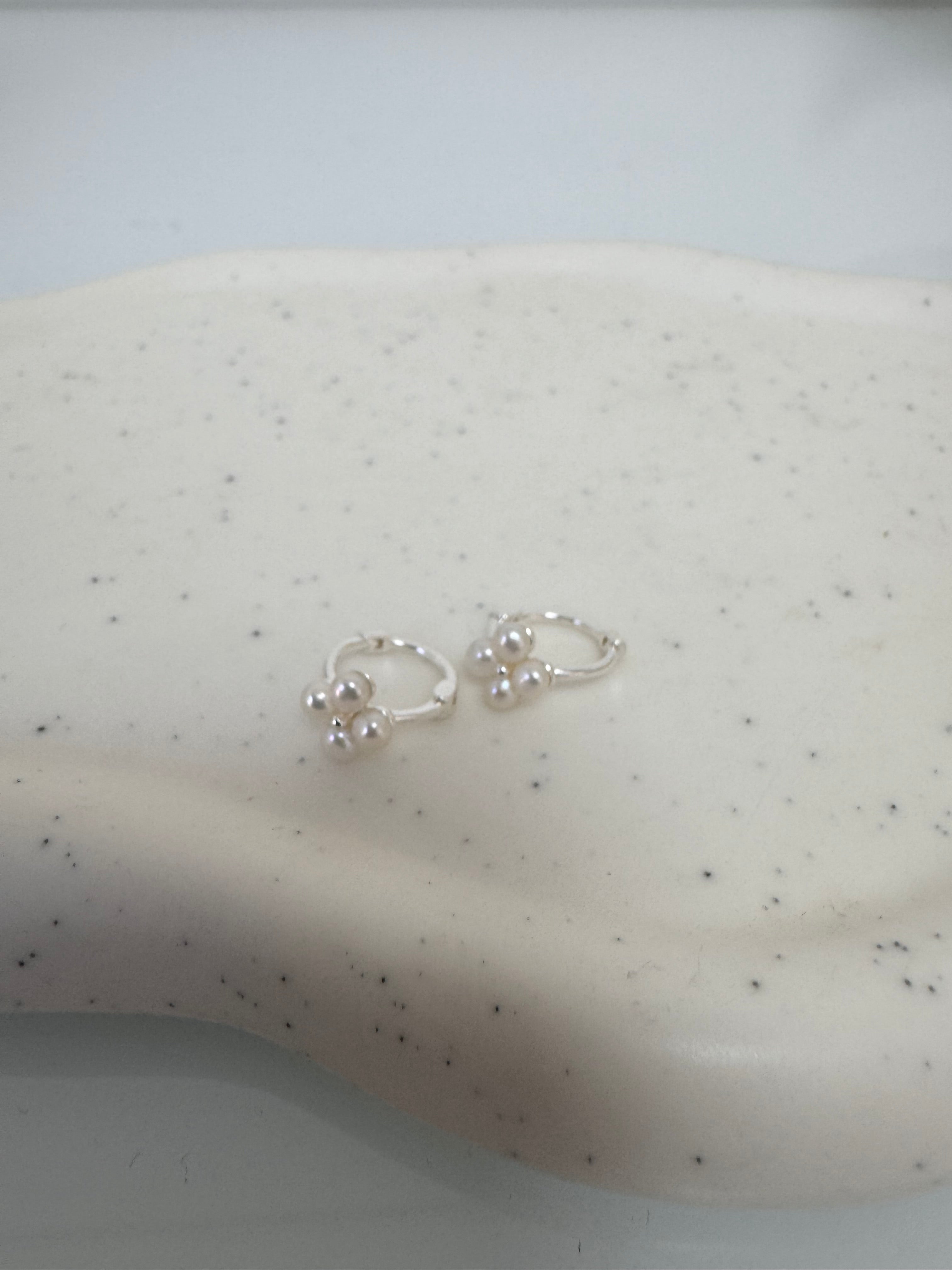 Pearl flower earrings.