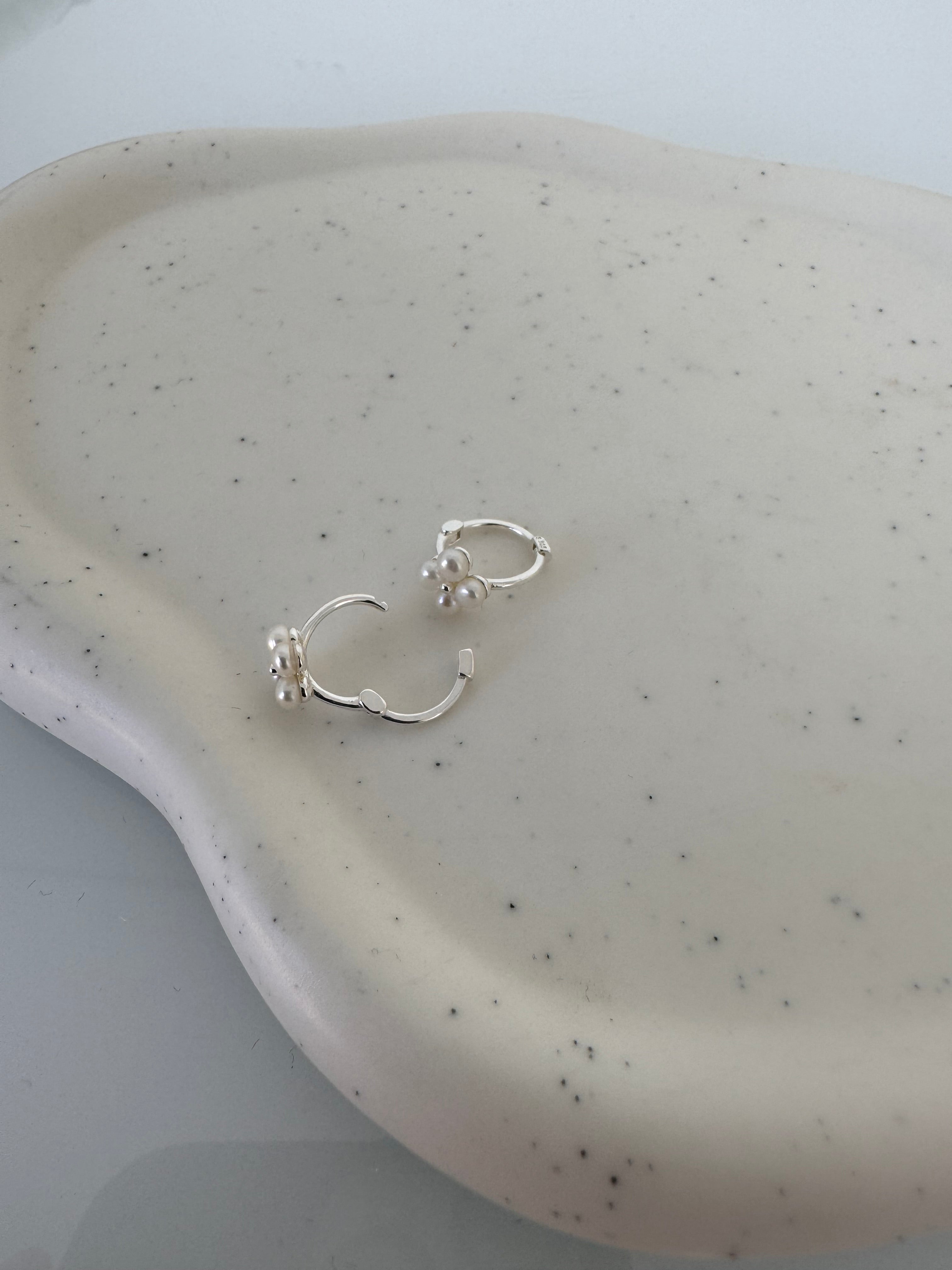 Pearl flower earrings.