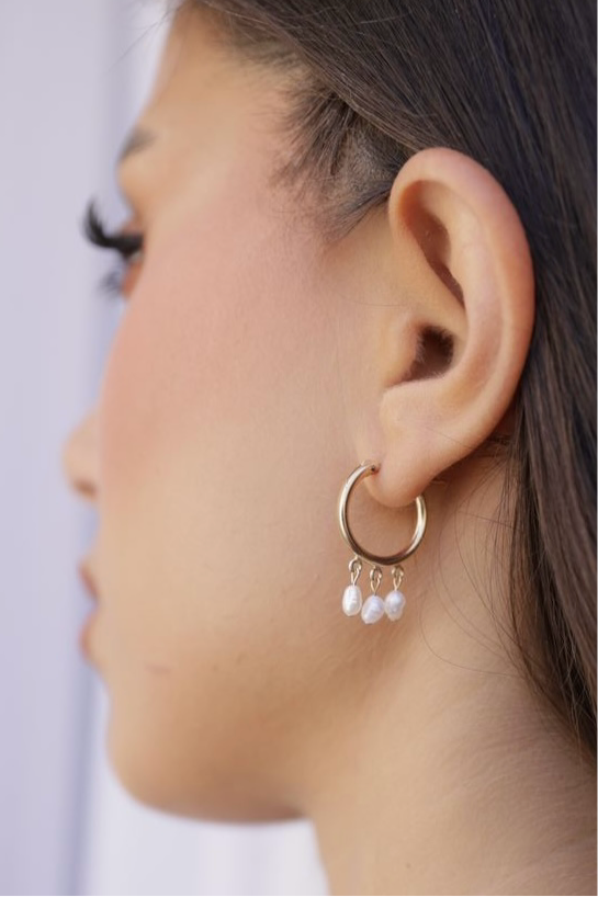 עגילי חישוק עם פנינים אמיתיות