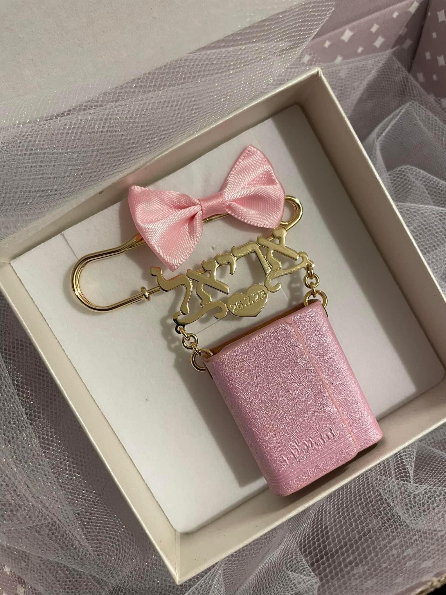 Tehillim & Name Stroller Pin