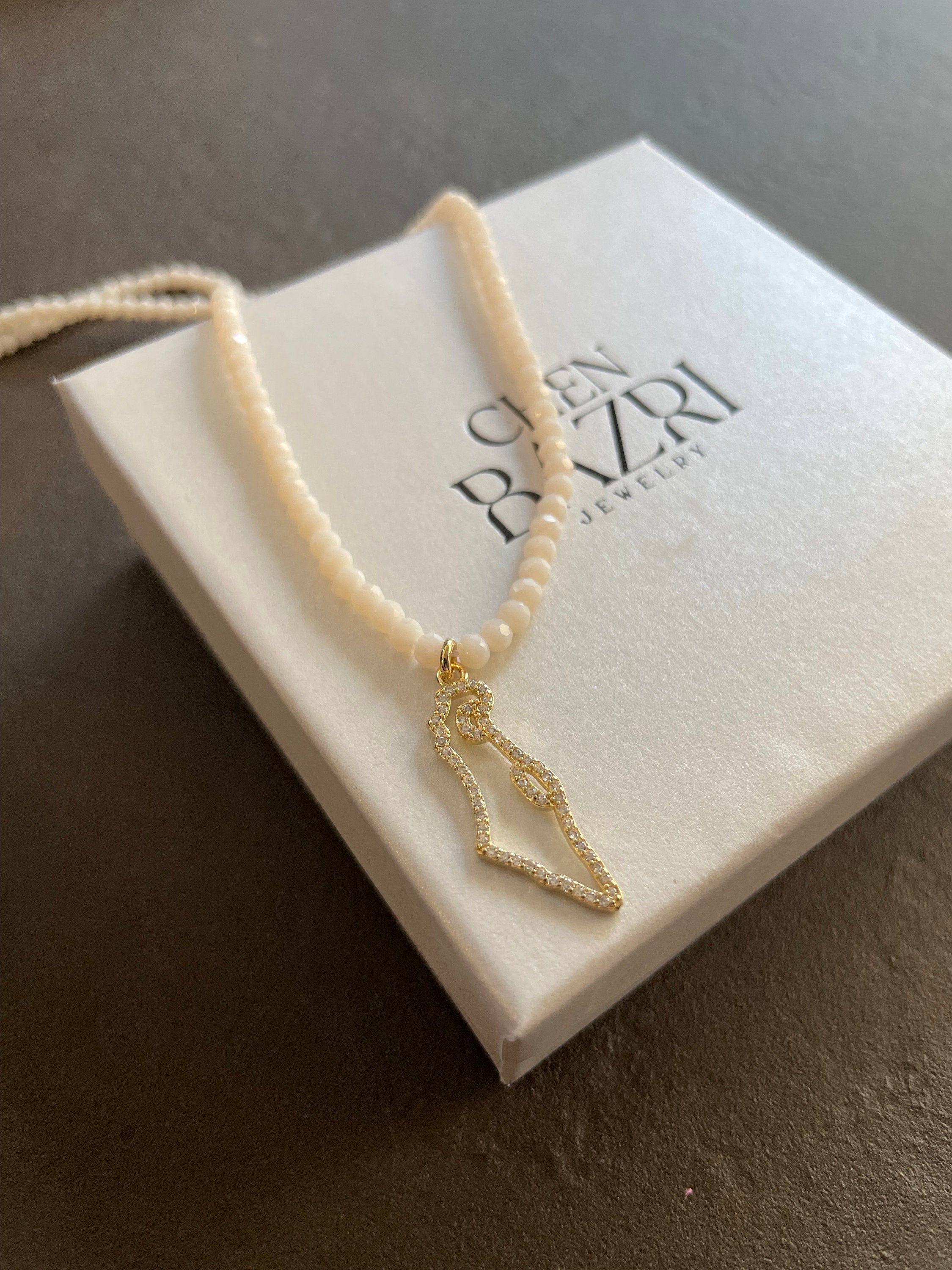 Glass onyx beads necklace with pendant