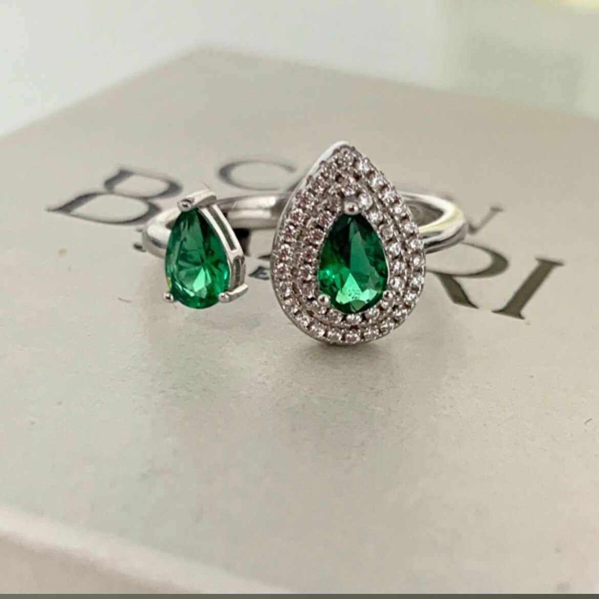 טבעת דרופ פתוחה, אבן ורודה/ירוקה