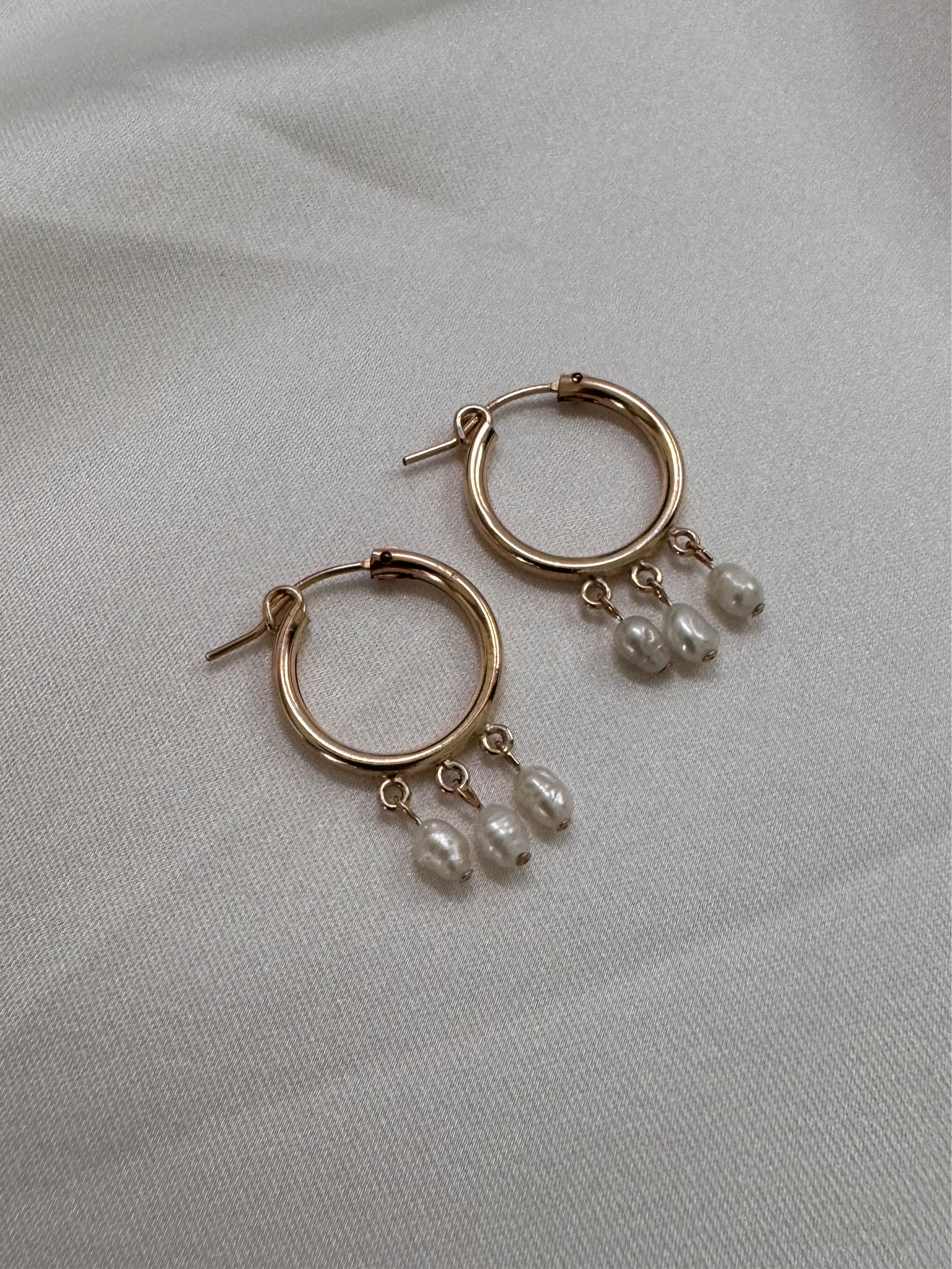 Hoop earrings with real pearls