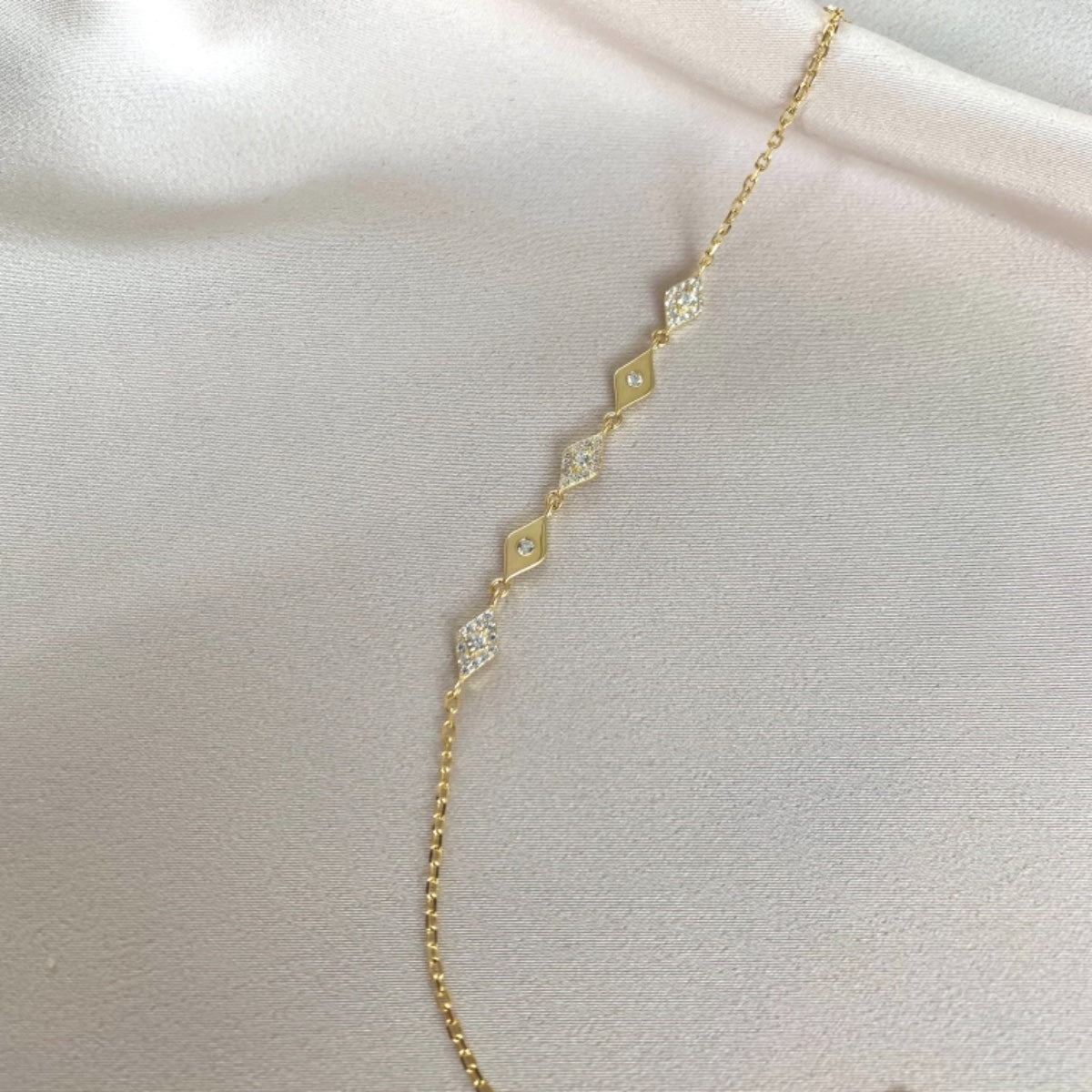 Delicate Diamond Shaped Bracelet