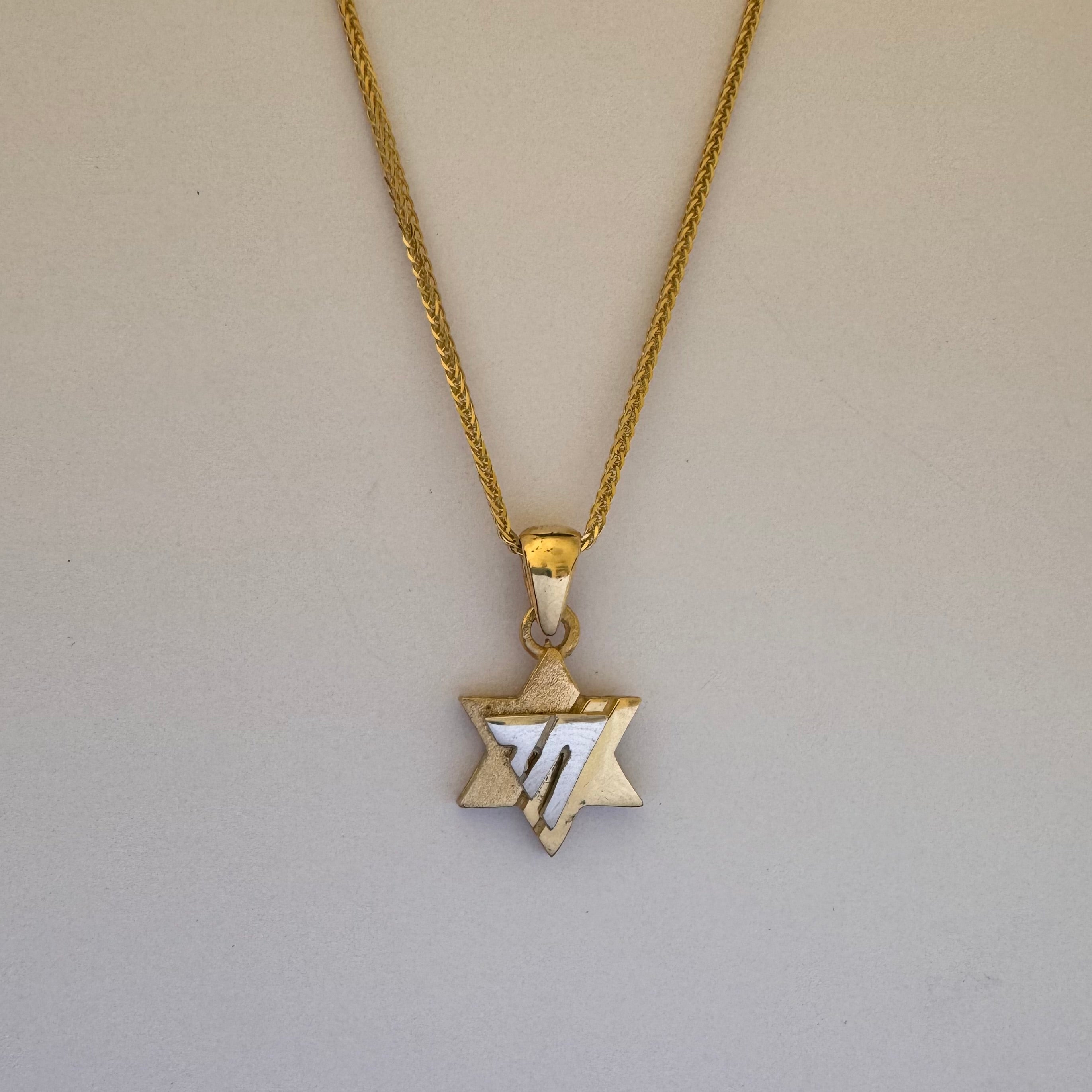 14K Magen david necklace with the engraving "Chai"