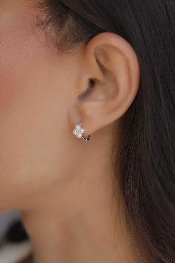 Pearl flower earrings