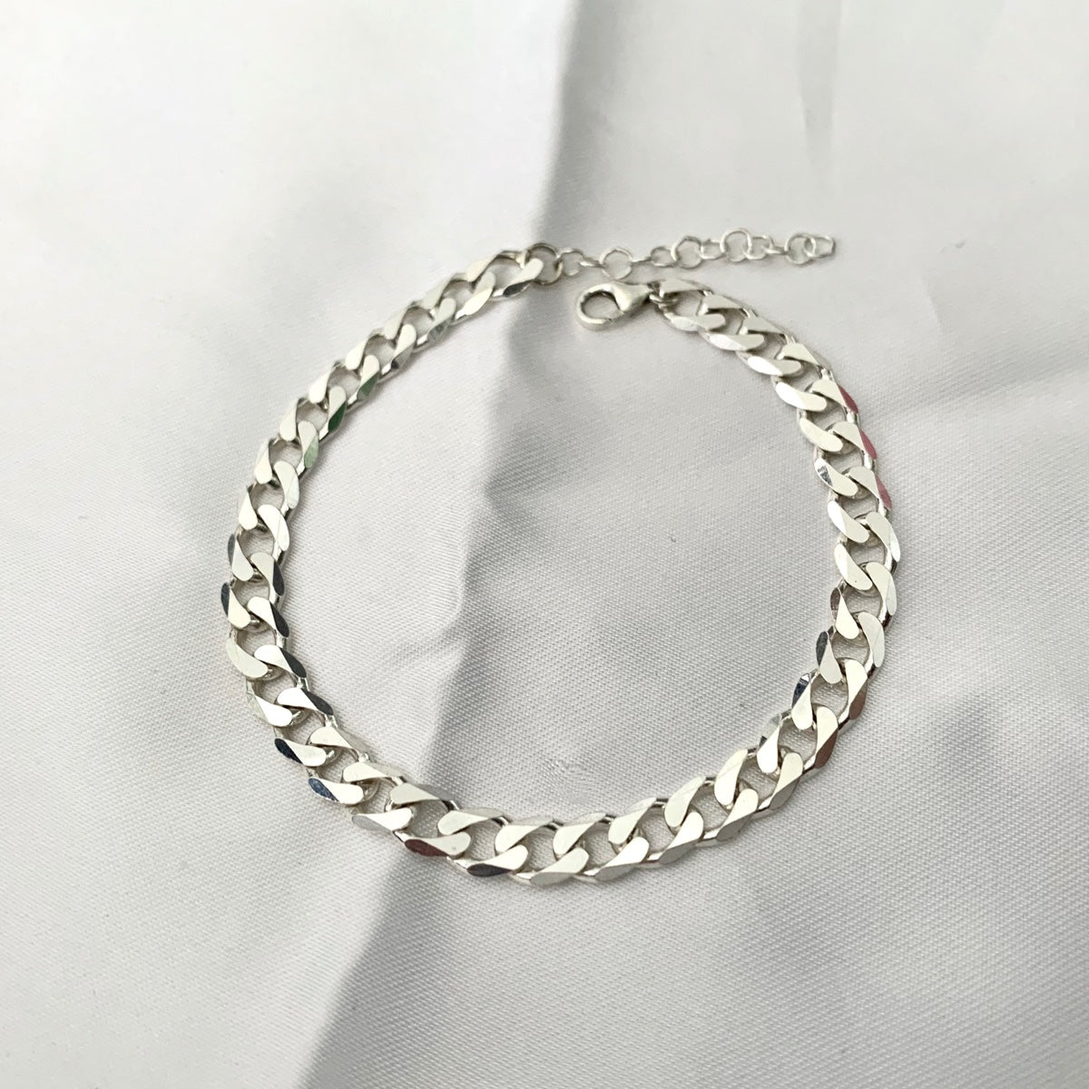 Medium Thin Curb chain Bracelet