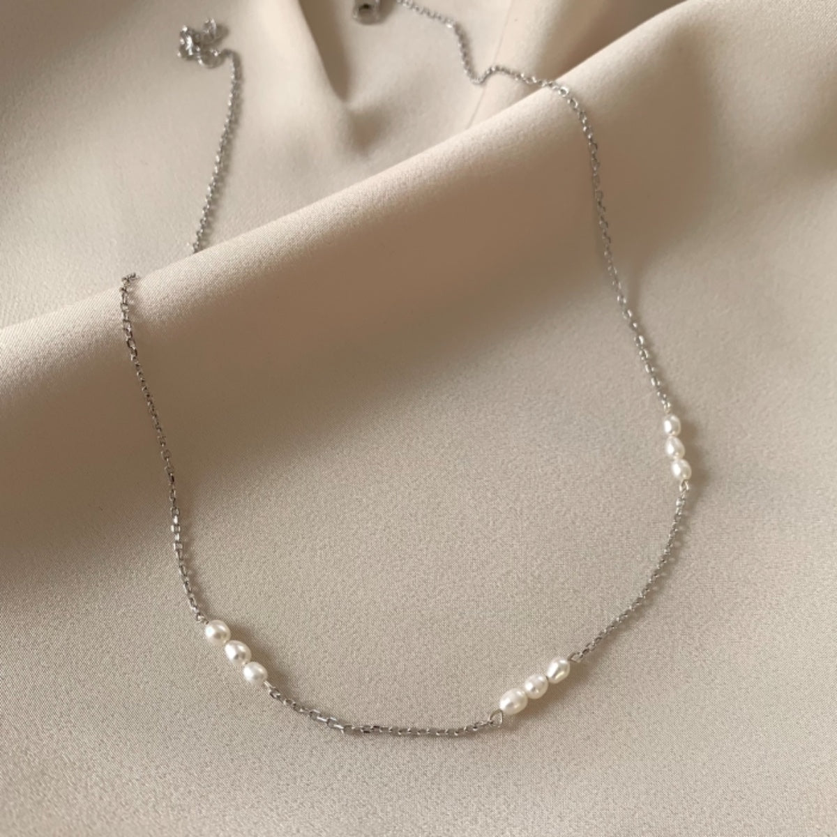 Niki Necklace Pearls