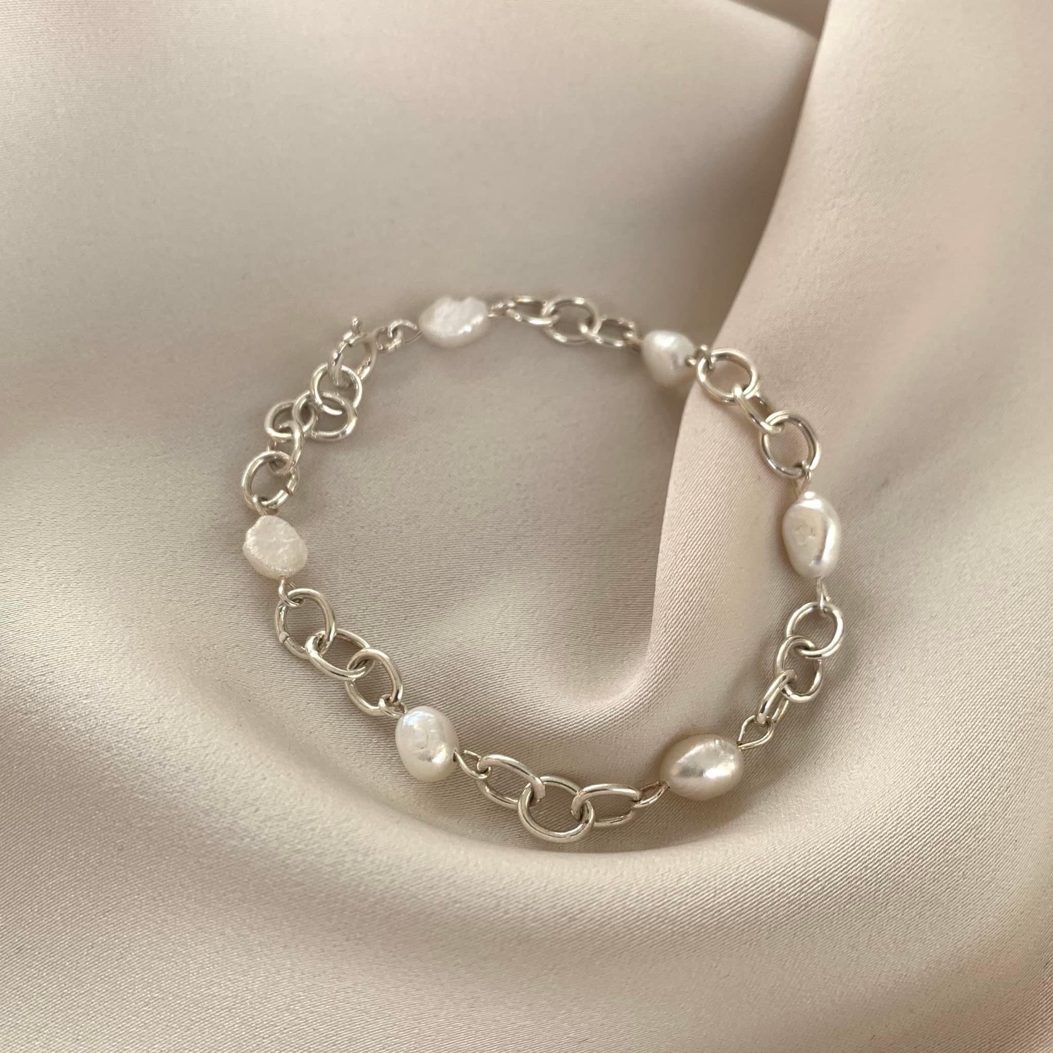 Paris pearl bracelet