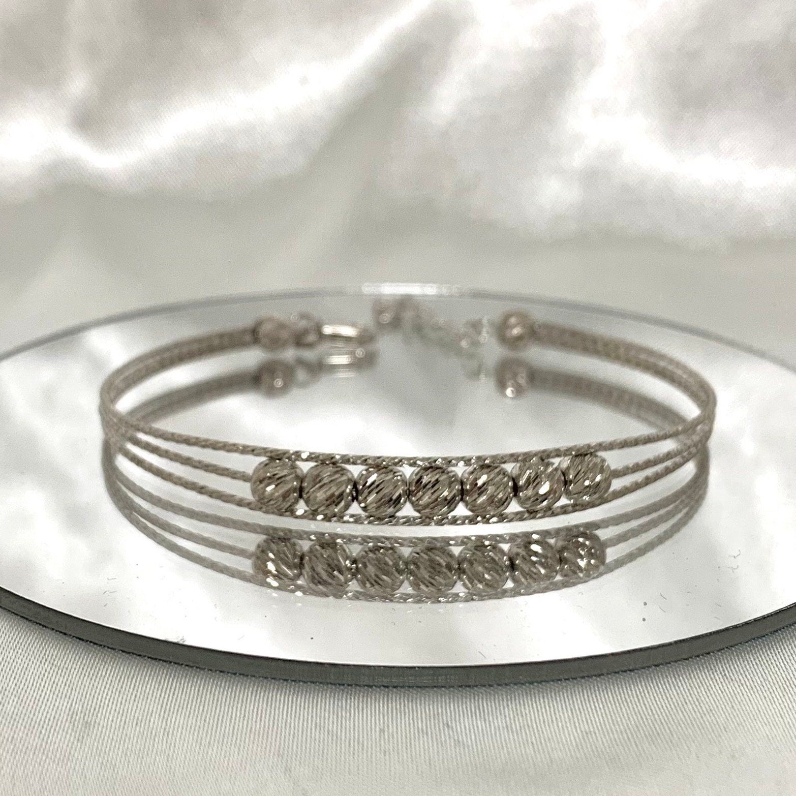 Hard bracelet diamond cut beads